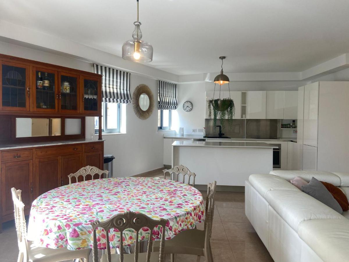 Cozy 2 Bedroom Apartment Near Seafront Gzira Esterno foto