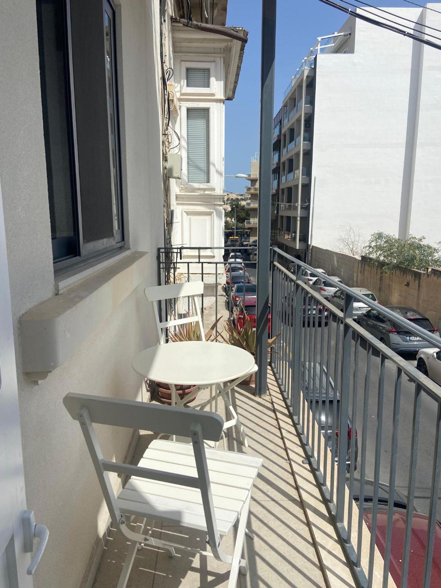 Cozy 2 Bedroom Apartment Near Seafront Gzira Esterno foto
