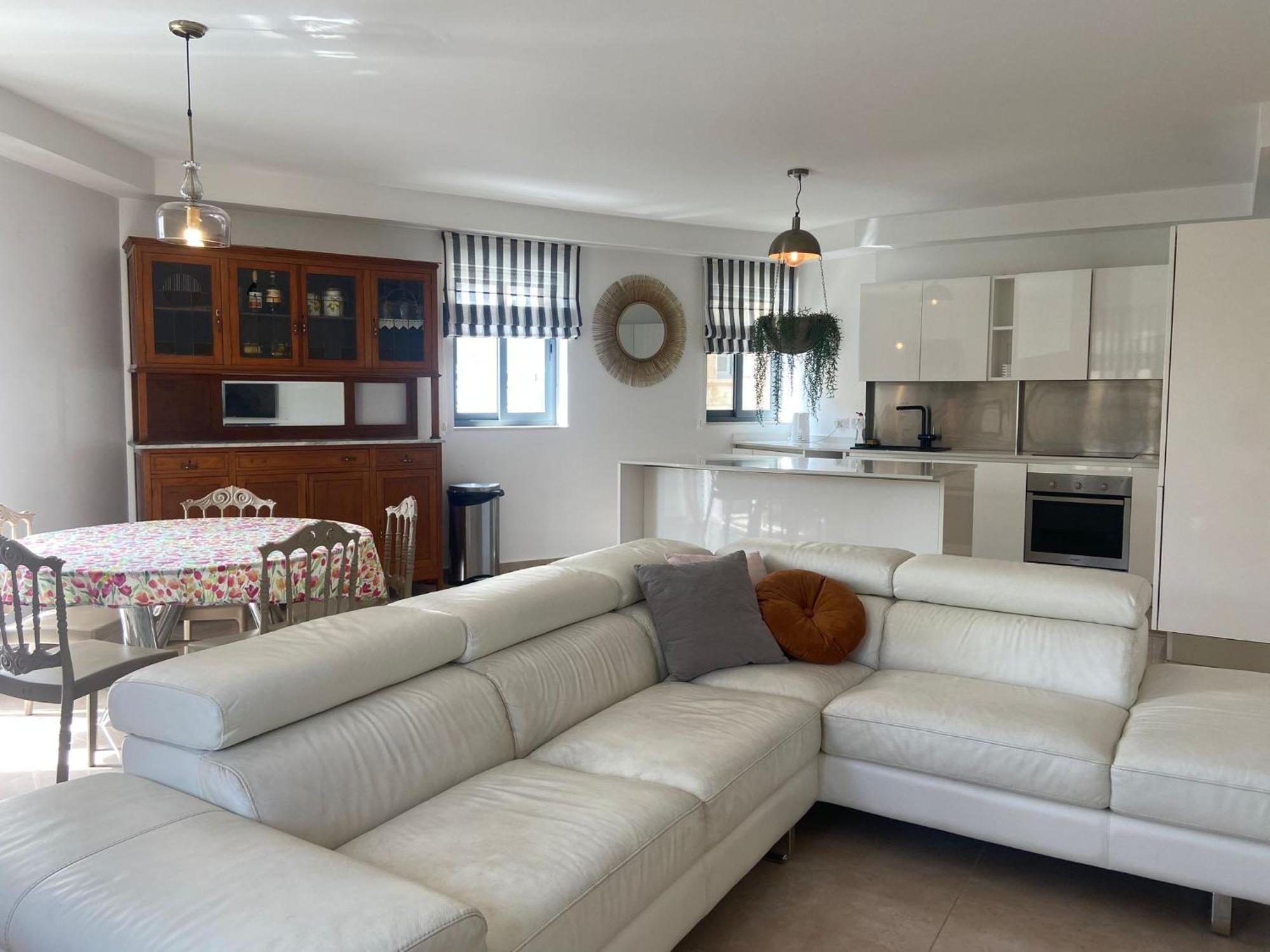 Cozy 2 Bedroom Apartment Near Seafront Gzira Esterno foto